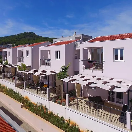 Apartment Dalmatia In With Swimming Pool, Cleaning Included Preko