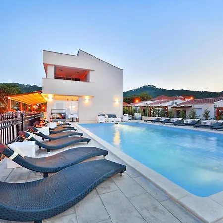 شقة Dalmatia In With Swimming Pool, Cleaning Included بريكو