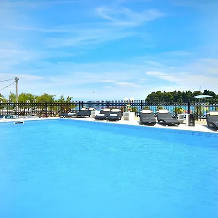 Apartment Dalmatia In With Swimming Pool, Cleaning Included *