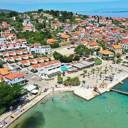 Apartment Dalmatia In With Swimming Pool, Cleaning Included *