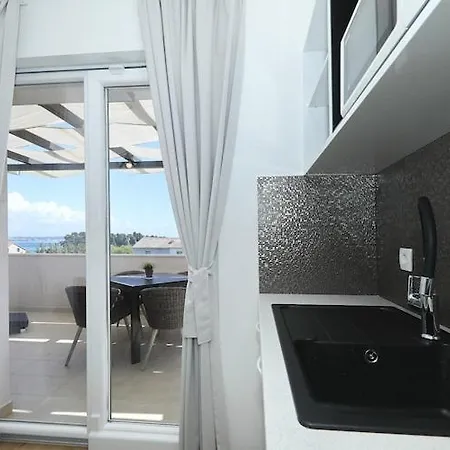 Dalmatia In With Swimming Pool, Cleaning Included Apartment