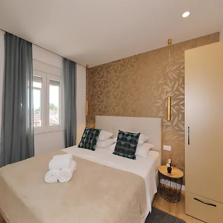 Dalmatia In With Swimming Pool, Cleaning Included *