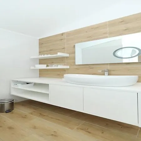 Dalmatia In With Swimming Pool, Cleaning Included *