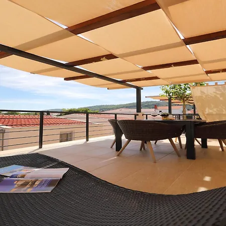 Dalmatia In With Swimming Pool, Cleaning Included *