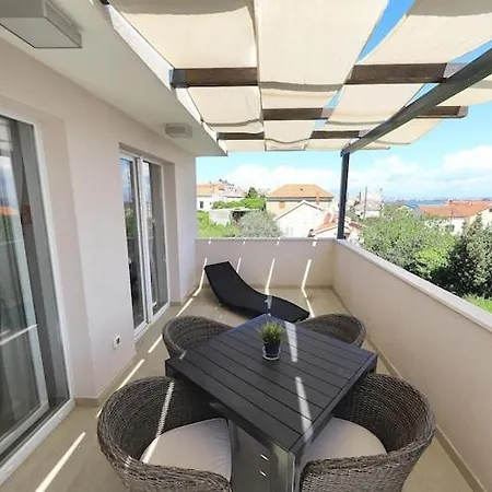 Dalmatia In With Swimming Pool, Cleaning Included *