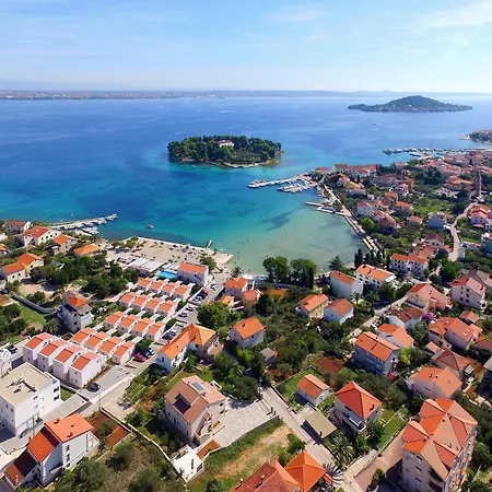 Dalmatia In With Swimming Pool, Cleaning Included شقة